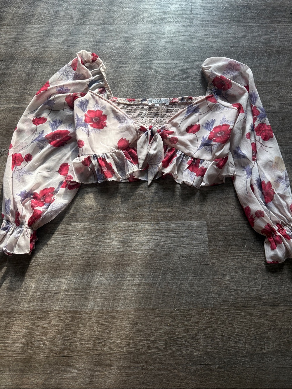 NWOT Endless Rose floral cropped long sleeve